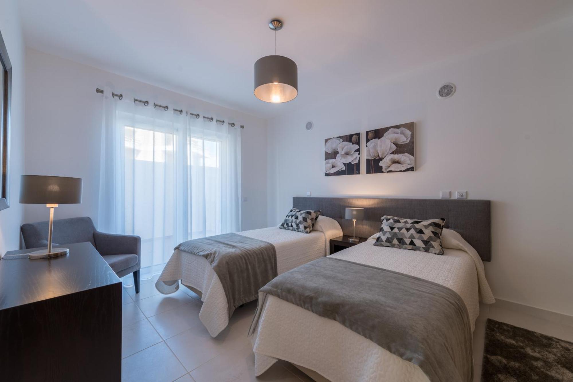 Porto De Mos 85 By Destination Algarve